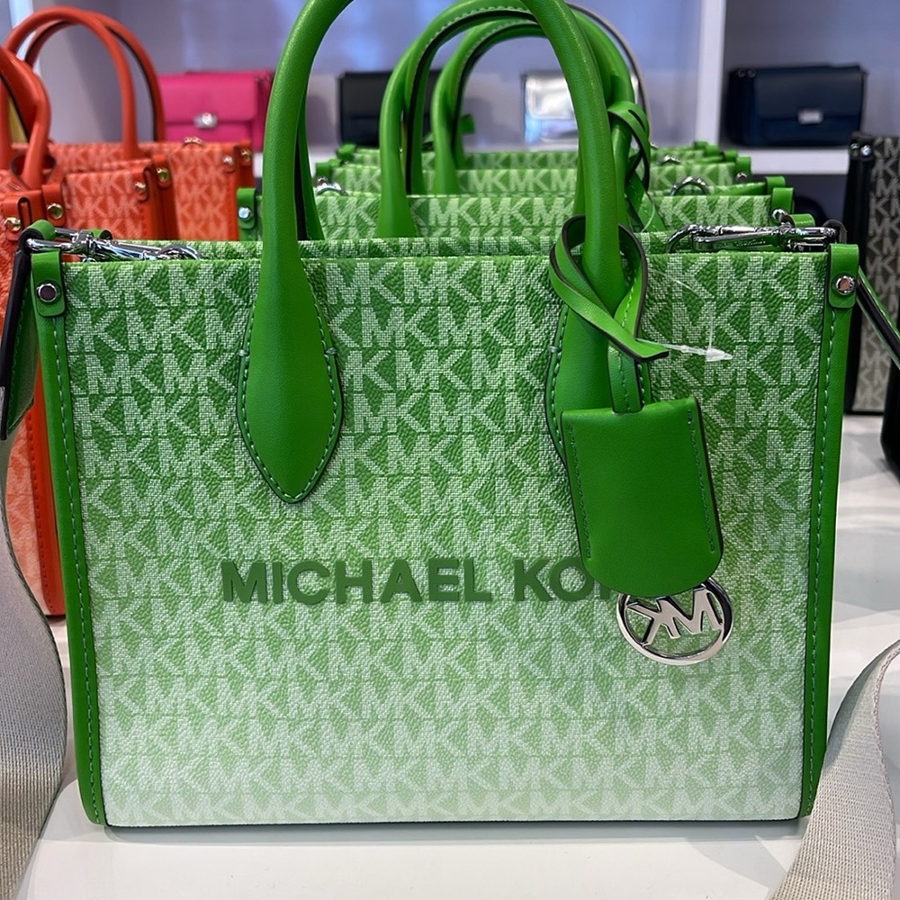 Michael Kors Mirella Small Ombré Signature Logo Crossbody Bag
COLOR JUNGLE - Picture 5 of 16